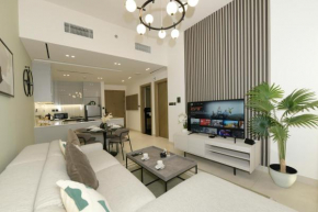 Burj Khalifa Poolview 1BR Apartment for 4 people